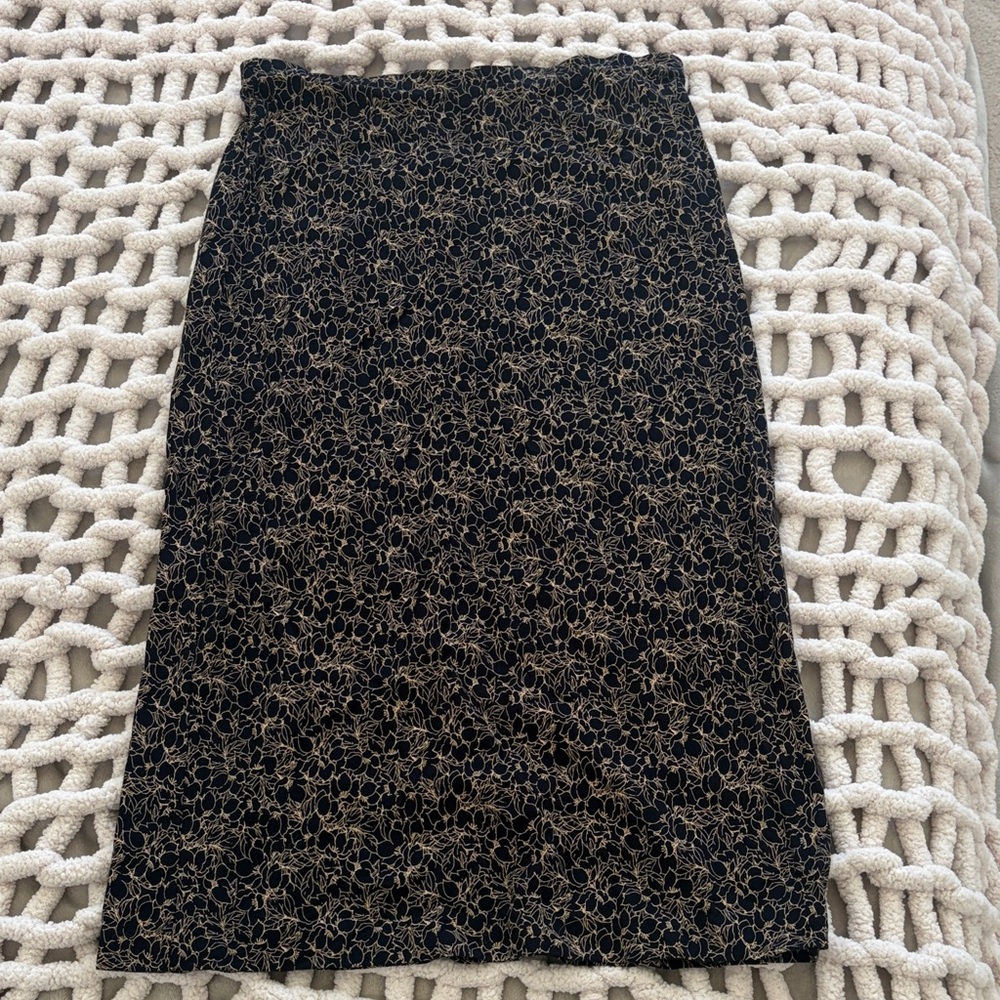 Liz Claiborne / Emma James Black and Gold Floral Patterned Midi Skirt - Large